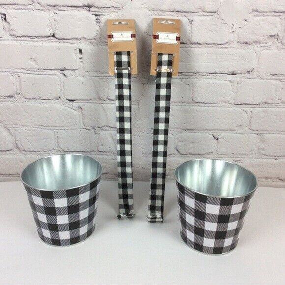 Christmas Black & White Buffalo Check 4 Pc Decor Bundle 2 Wreath Hangers 2 Tins - Picture 1 of 8